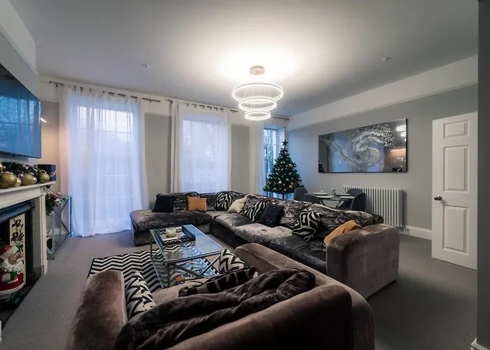 3 The Steyne - Stunning 5 Storey Georgian House With Cinema Room
