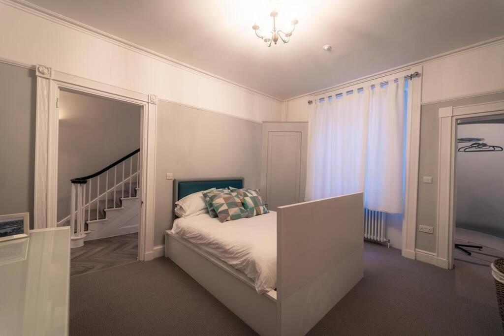 3 The Steyne - Stunning 5 Storey Georgian House With Cinema *