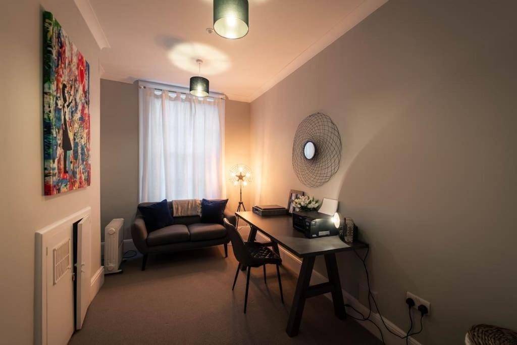 3 The Steyne - Stunning 5 Storey Georgian House With Cinema * Worthing
