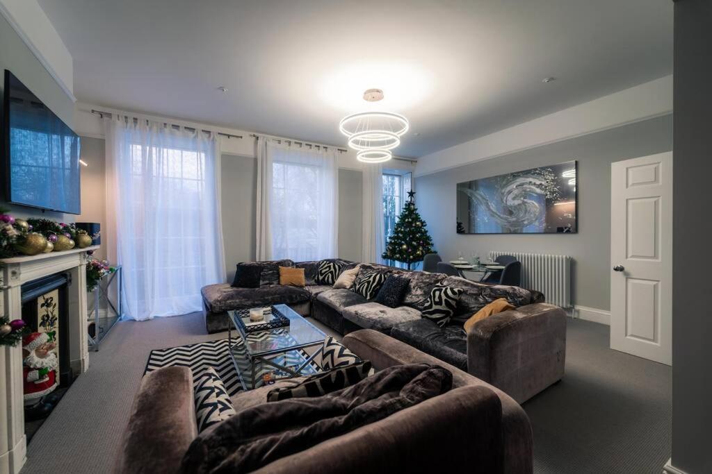 3 The Steyne - Stunning 5 Storey Georgian House With Cinema Holiday home *